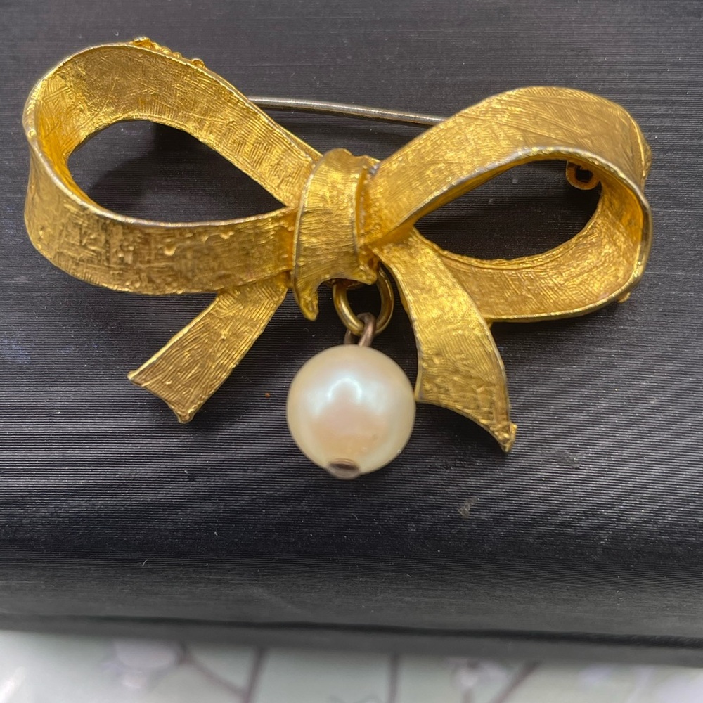 Vintage Dubarry Gold Bow Brooch with Pearl Accent